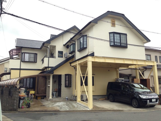 クリーム色と黒色のツートンカラー兵庫県加古川市のＮ様邸